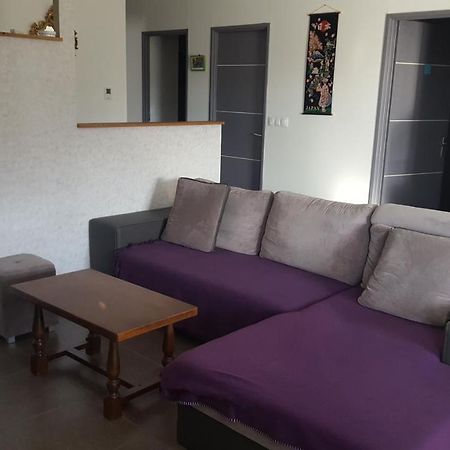 1 Chambre Privative Avec Bureau Et Cuisine Dans Maison 105 M2 Montfaucon Montfaucon  Ngoại thất bức ảnh