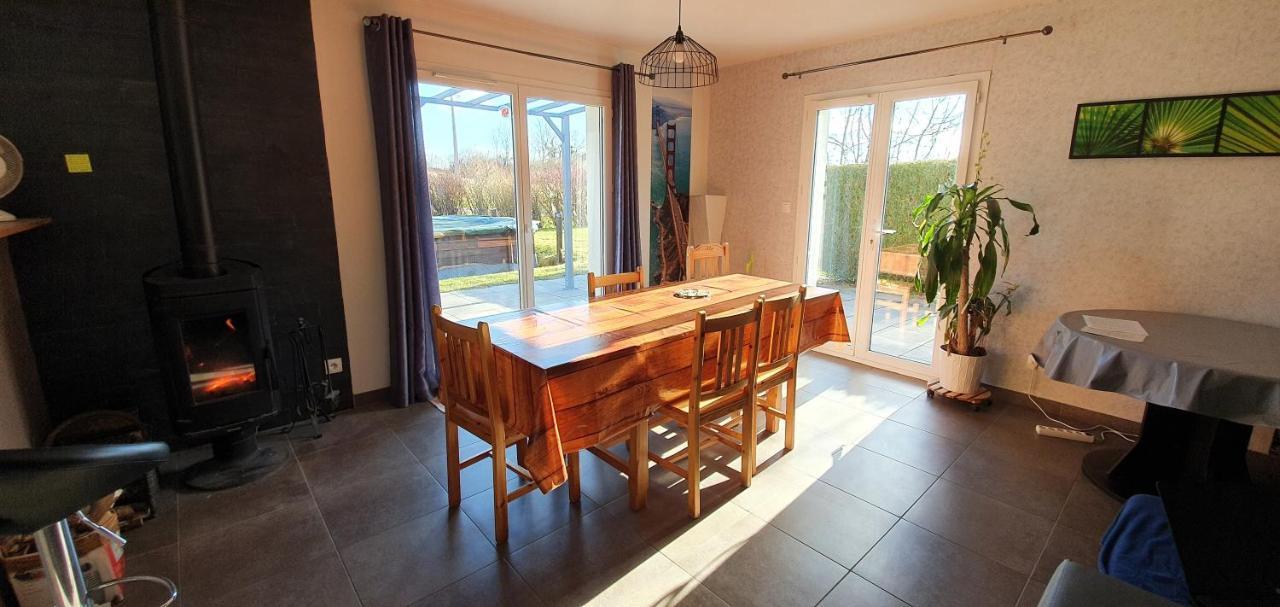 1 Chambre Privative Avec Bureau Et Cuisine Dans Maison 105 M2 Montfaucon Montfaucon  Ngoại thất bức ảnh